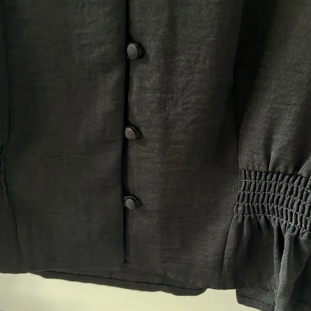Top Shop black button up v-neck blouse. New with tags size 6. - Picture 4 of 8